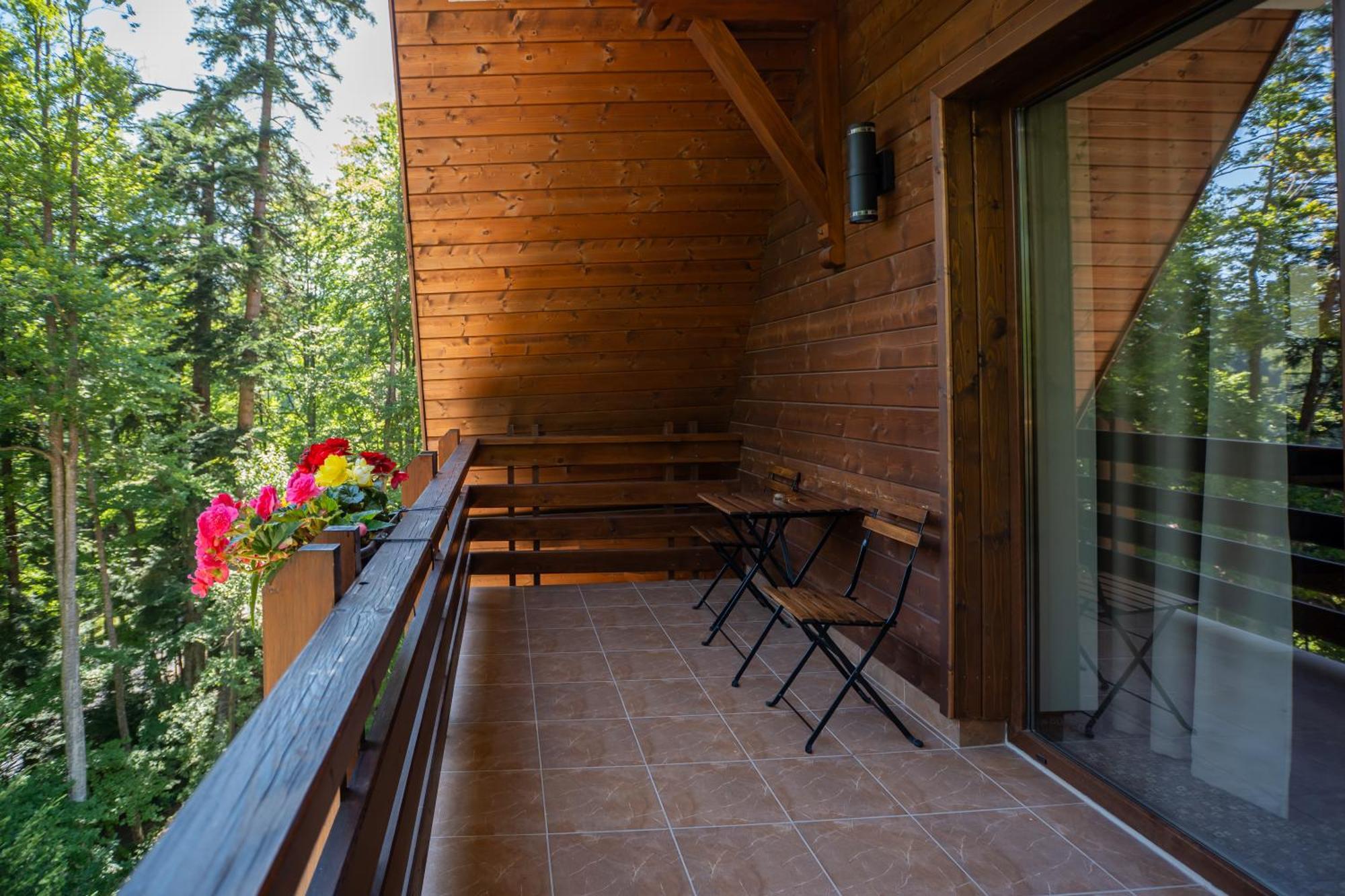 Opus Villa Sinaia Exterior foto A balcony