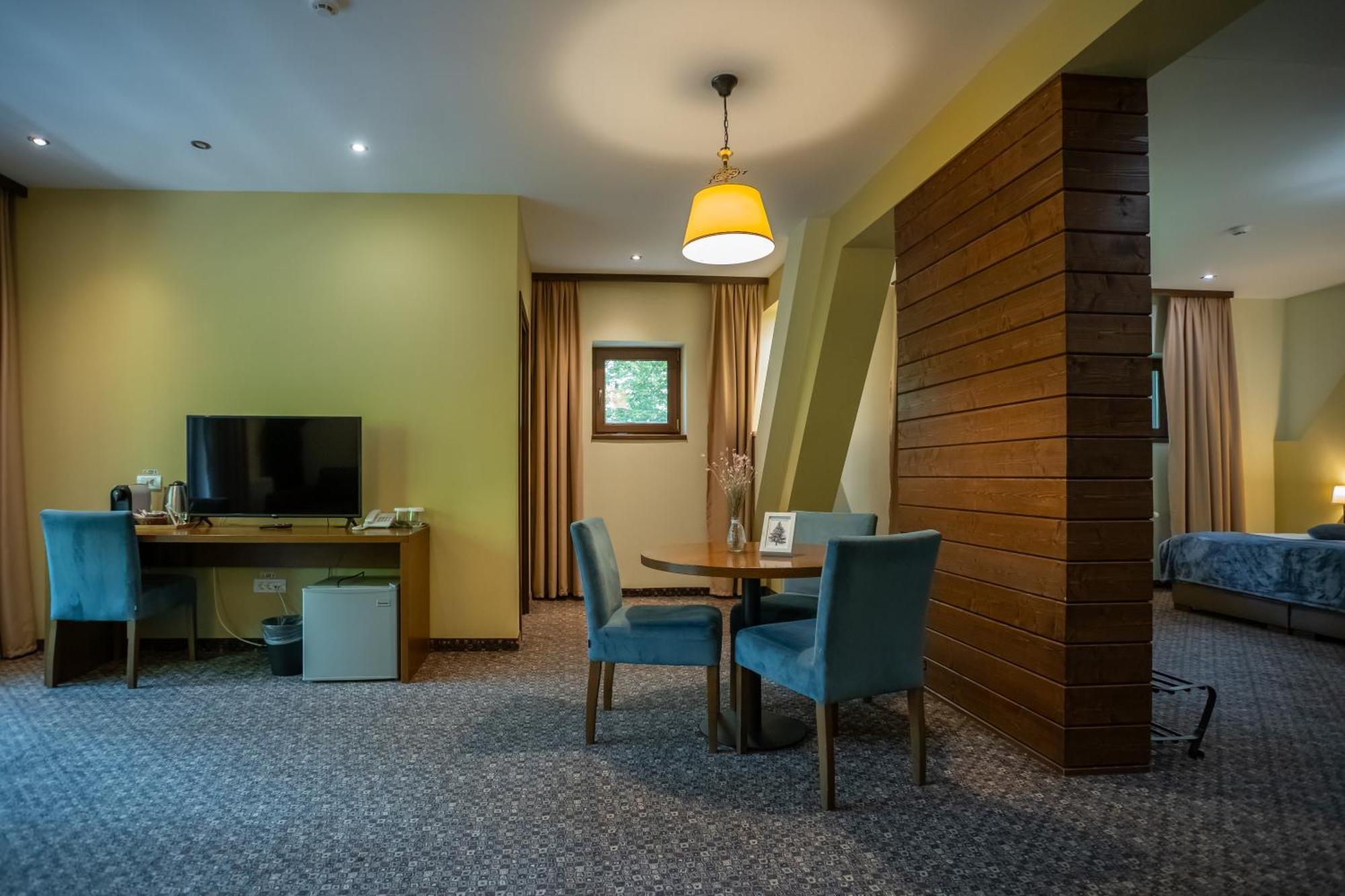 Opus Villa Sinaia Exterior foto A room at the hotel